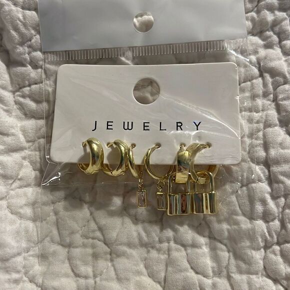 Statement Jewelry  - Picture 1 of 2